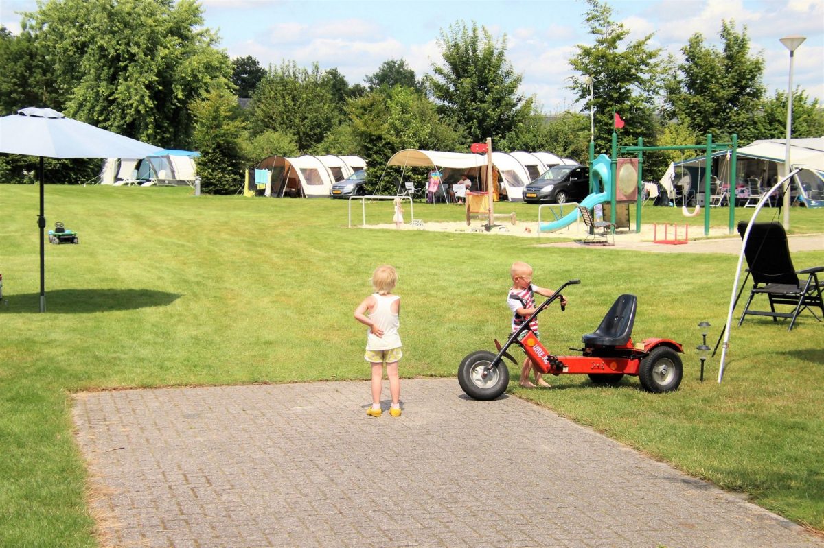 camping de stal in Drijber